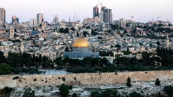 İran İsrail bazalarını və təhlükəsizlik xidmətini hədəfə alır, Qüds üzərində partlayış səsləri eşidilib