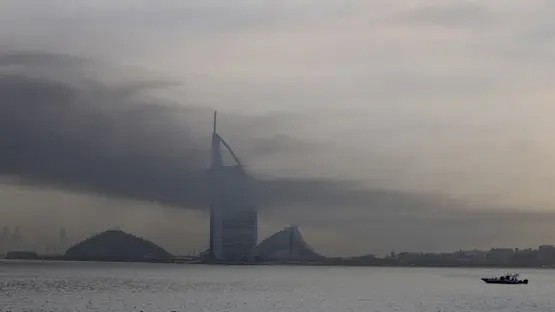 Dubayın mərkəzindəki bina İranın hücumunun dağıntılarına məruz qalıb: Rəsmi