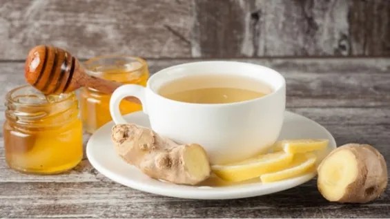 Şişkinliyi aradan qaldırmaq və həzmi tez bir zamanda gücləndirmək üçün 7 ən yaxşı təbii içki