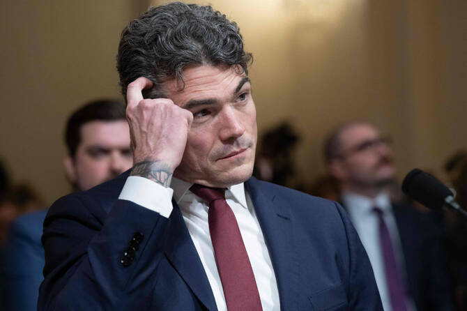 FTB vəzifəsindən istefa verən terrorla mübarizə məmurunun məxfi məlumatları sızdırıb-sızdırmadığını araşdırır