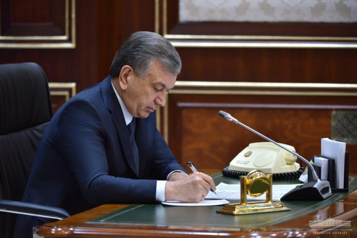 Mirziyoyev bayramlar öncəsi 392 məhbusu əfv edib