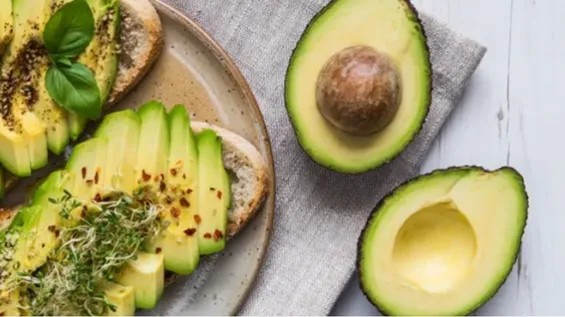 Gecə avokado yemək: Yuxu və həzmi dəstəkləyir