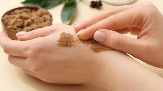 Şəkər Səskrabları: İpək kimi hamar dəri üçün evdə hazırlanmış reseptlər