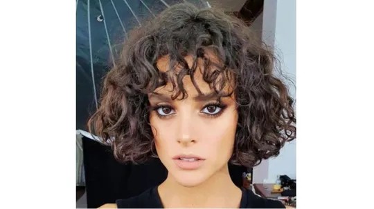 İncəlmiş saçları gizlətmək və həcmli, zərif bir görünüş yaratmaq üçün ağıllı saç düzümləri