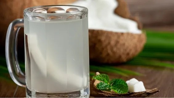 Düyü suyu və hindistan cevizi suyu: Hansı sizə mükəmməl parıltı verir və necə seçilir?