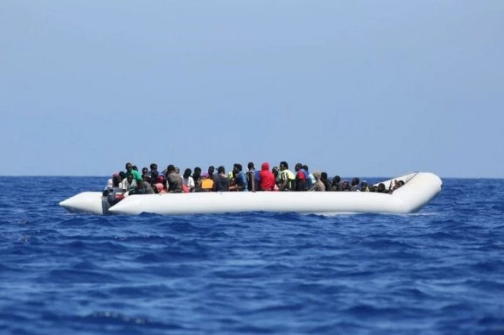 Aralıq dənizində miqrant qayığı aşdıqdan sonra itkin düşüb