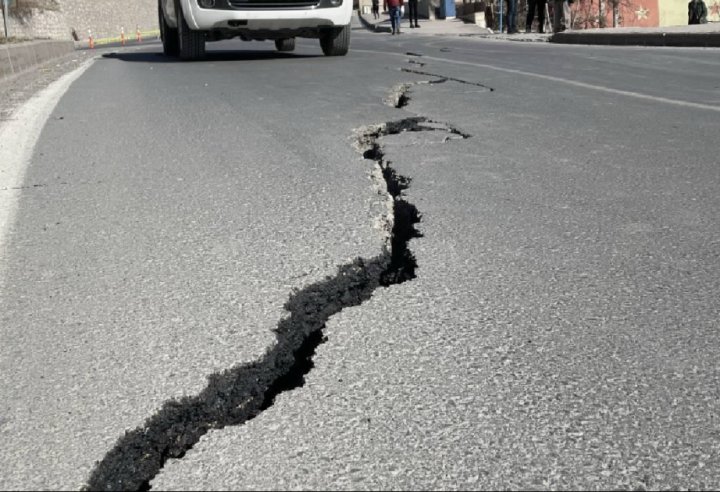 Bibiheybət yolunda torpaq sürüşməsi təhlükəsi yaranıb, hərəkət qismən məhdudlaşdırılıb