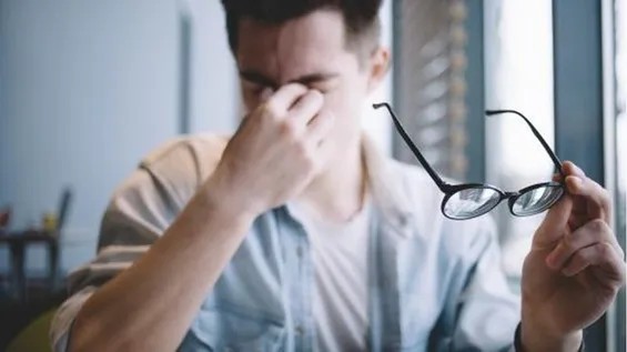 Bu gündəlik vərdişdən çəkinin, çünki bu, gözünüzə zərər verə bilər